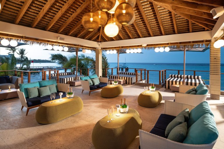 Sandals Dunn's River bar