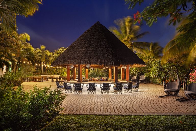 Sandals Grande St Lucian bar