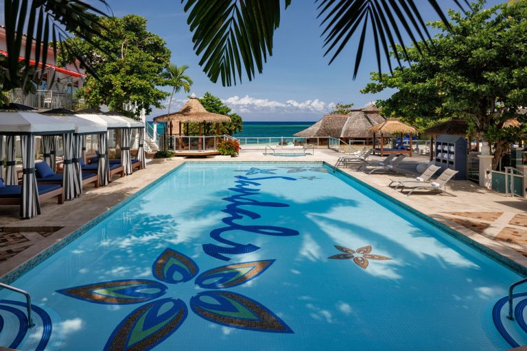 Sandals Montego Bay pool
