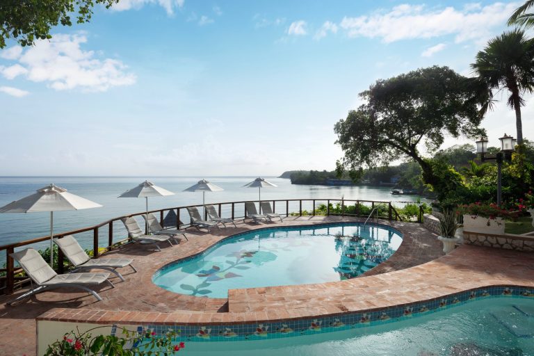 Sandals Royal Plantation pool